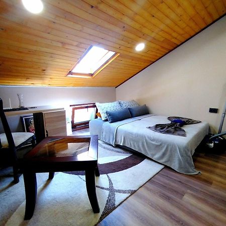 וארנה Low Budget Apartment With Breakfast מראה חיצוני תמונה