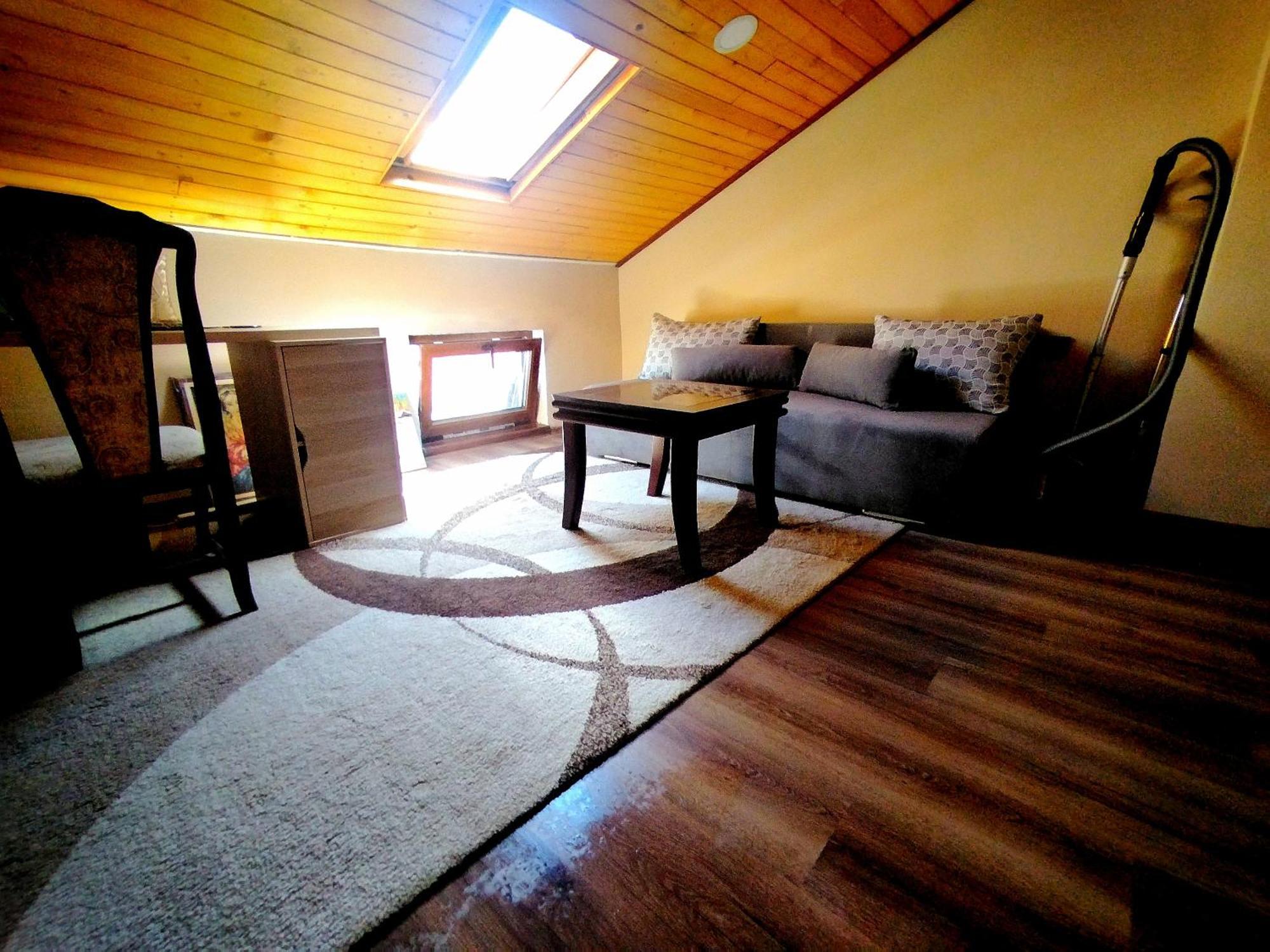וארנה Low Budget Apartment With Breakfast מראה חיצוני תמונה